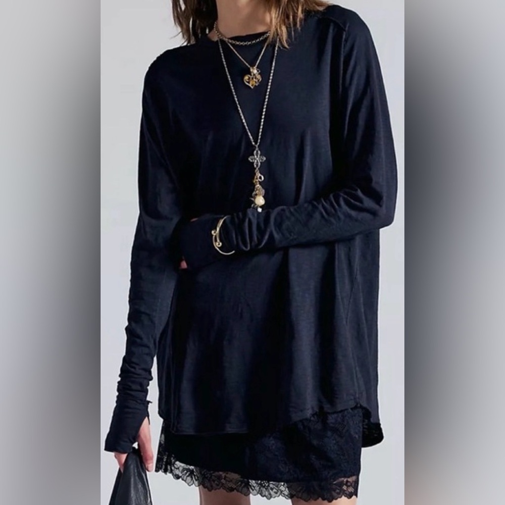 🔥NWT! FREE PEOPLE! OG/Classic Arden T Black SZ Small/oversized flattering fit!